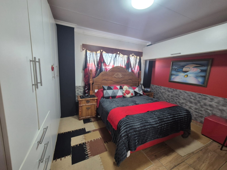 5 Bedroom Property for Sale in Oranjeville Free State